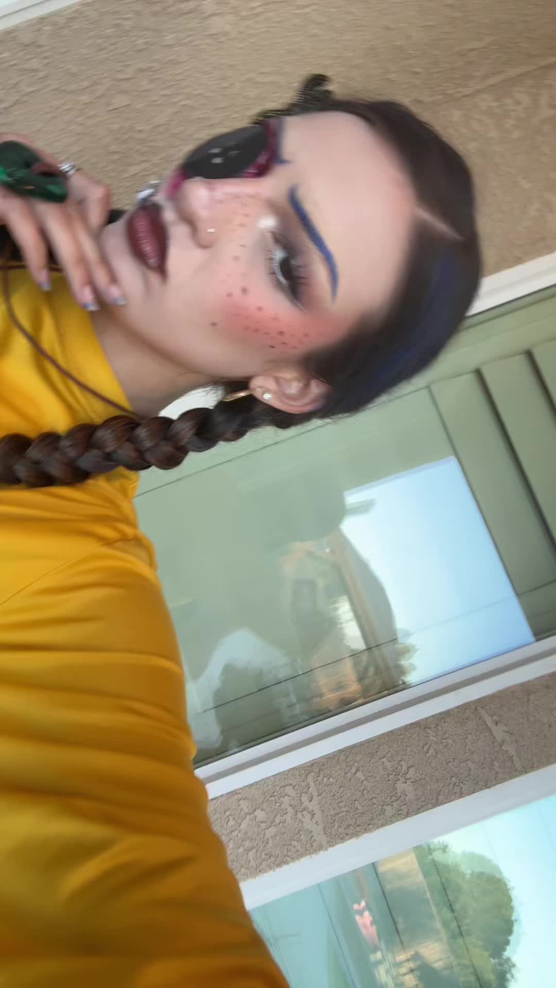@𖣂