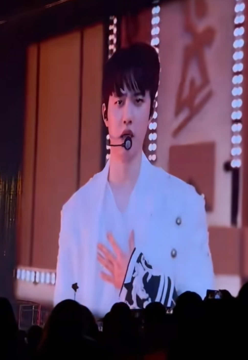 @EXO IS 9
