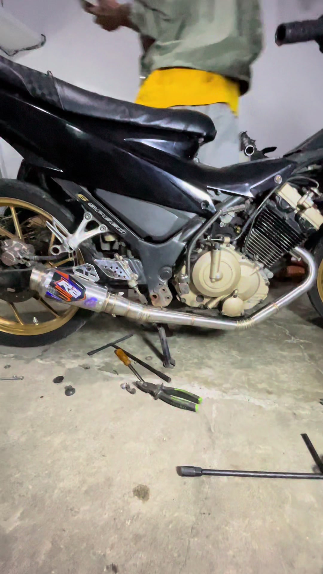 @r2 muffler