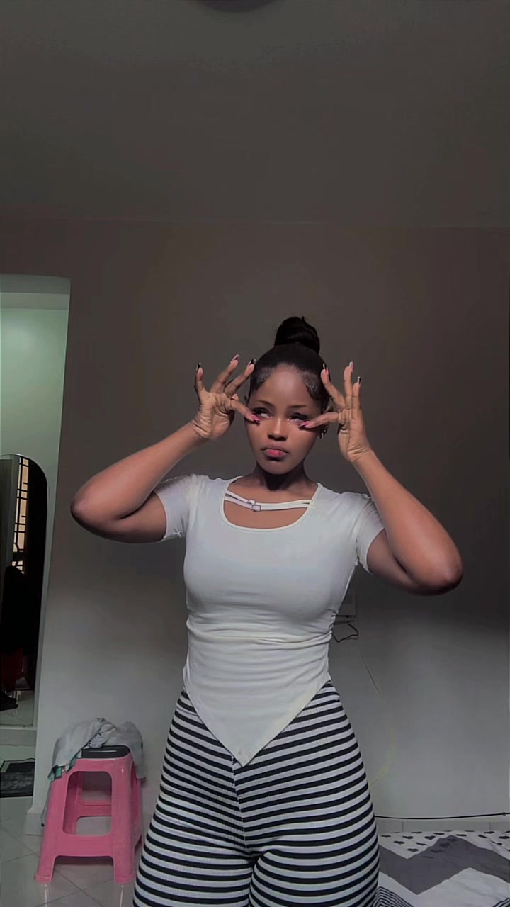 @queen_b_00