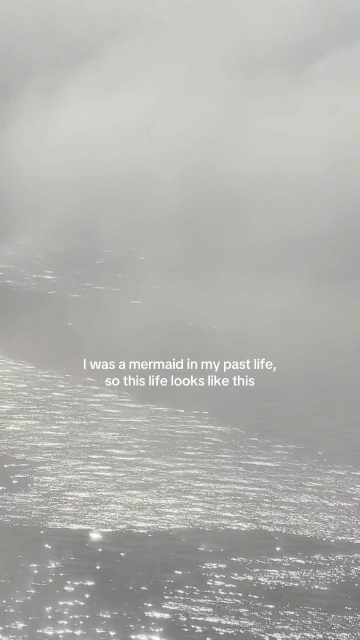 @𓁼