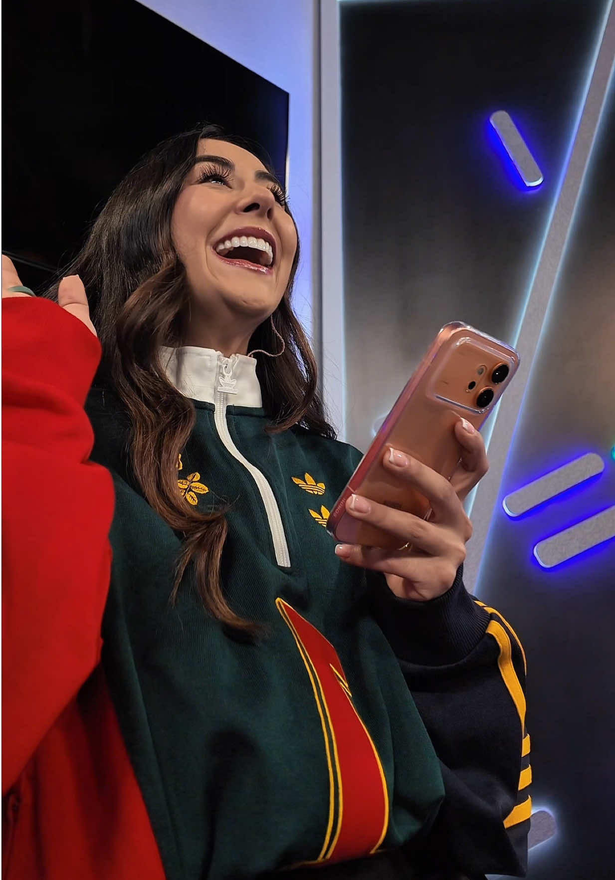 @Adriana González