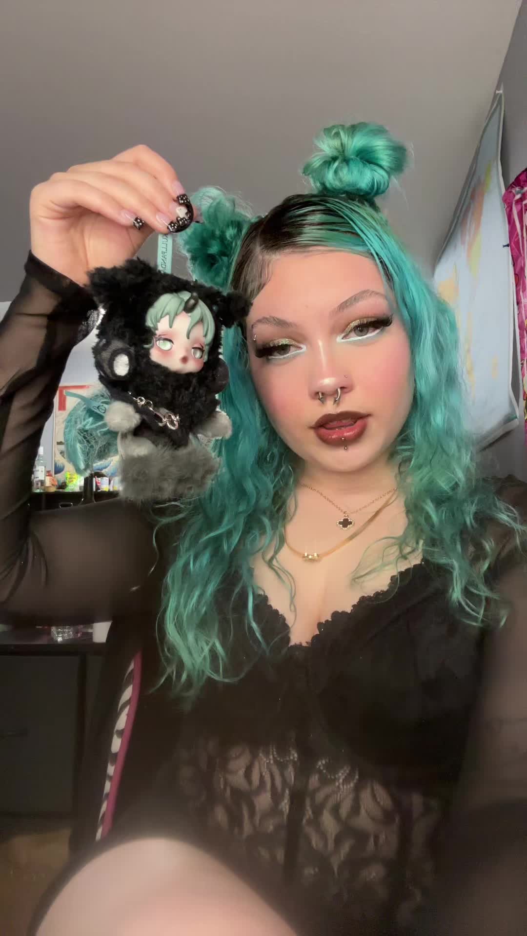 @mshellolitty