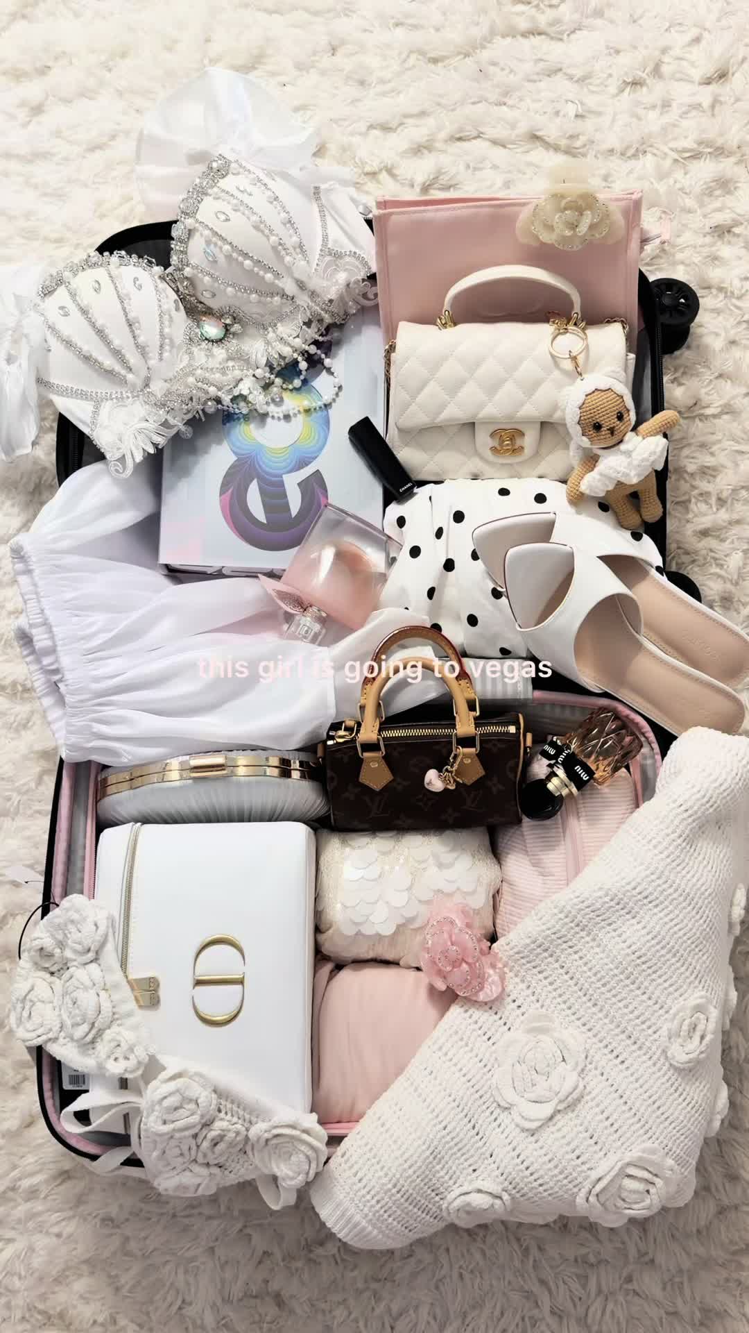 @minaalexis_