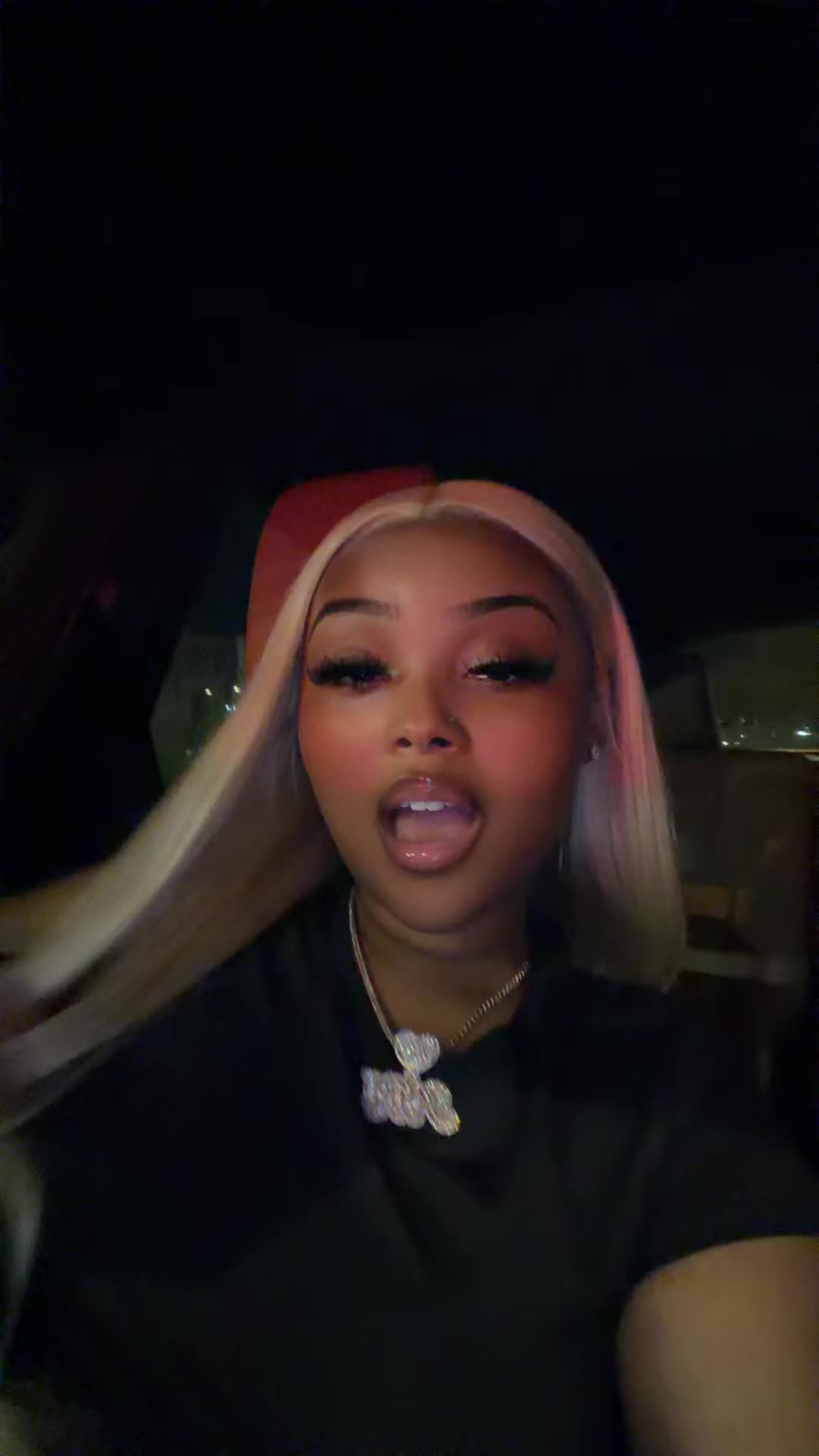 @Ari Wright | Hairstylist
