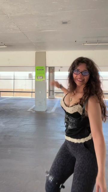 @Jada - Roller Dance Burlesque