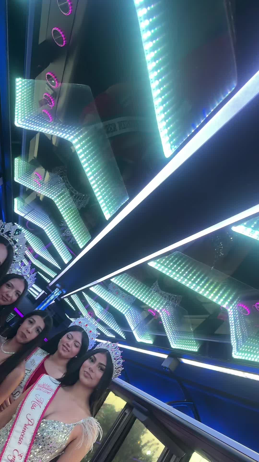 @HOUSTONLUXPARTYBUS