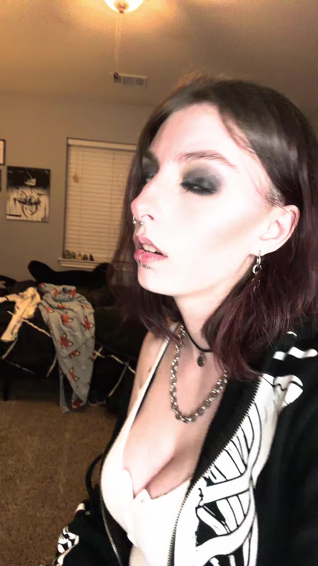 @Ainswoo