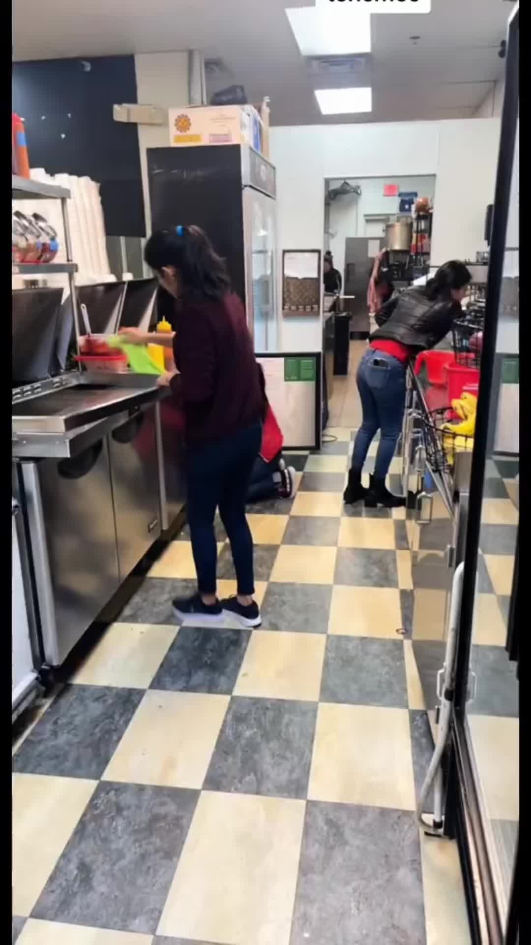 @Yummy snacks y micheladas