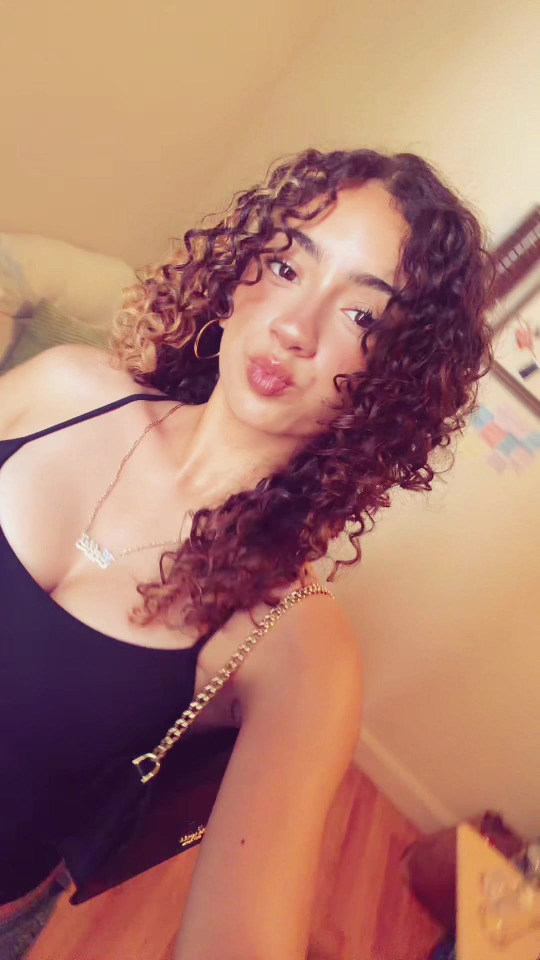 @bellabae