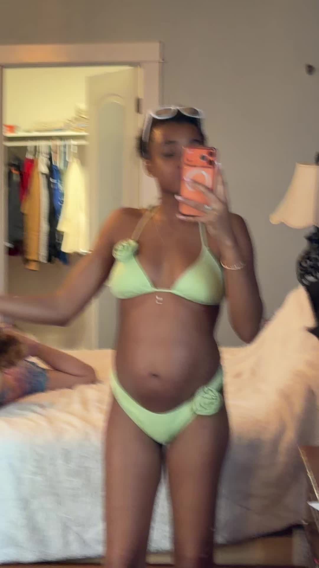 @AvasWorld