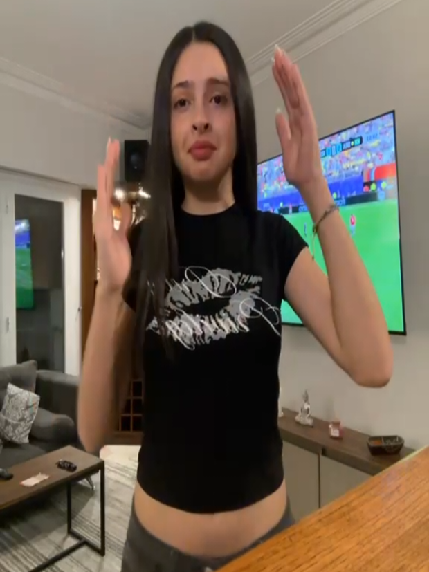 @Evuu