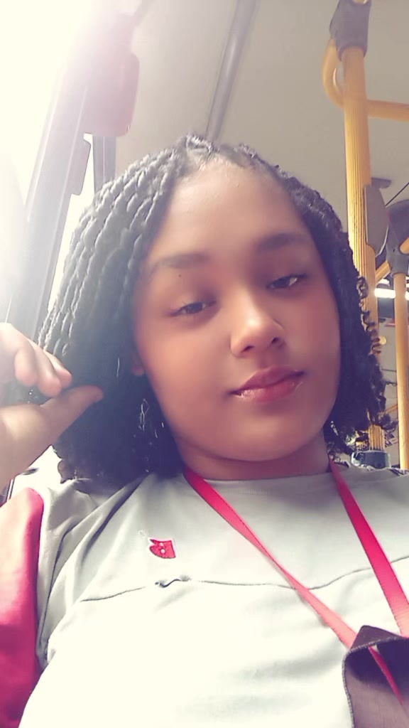 @thatazinha4
