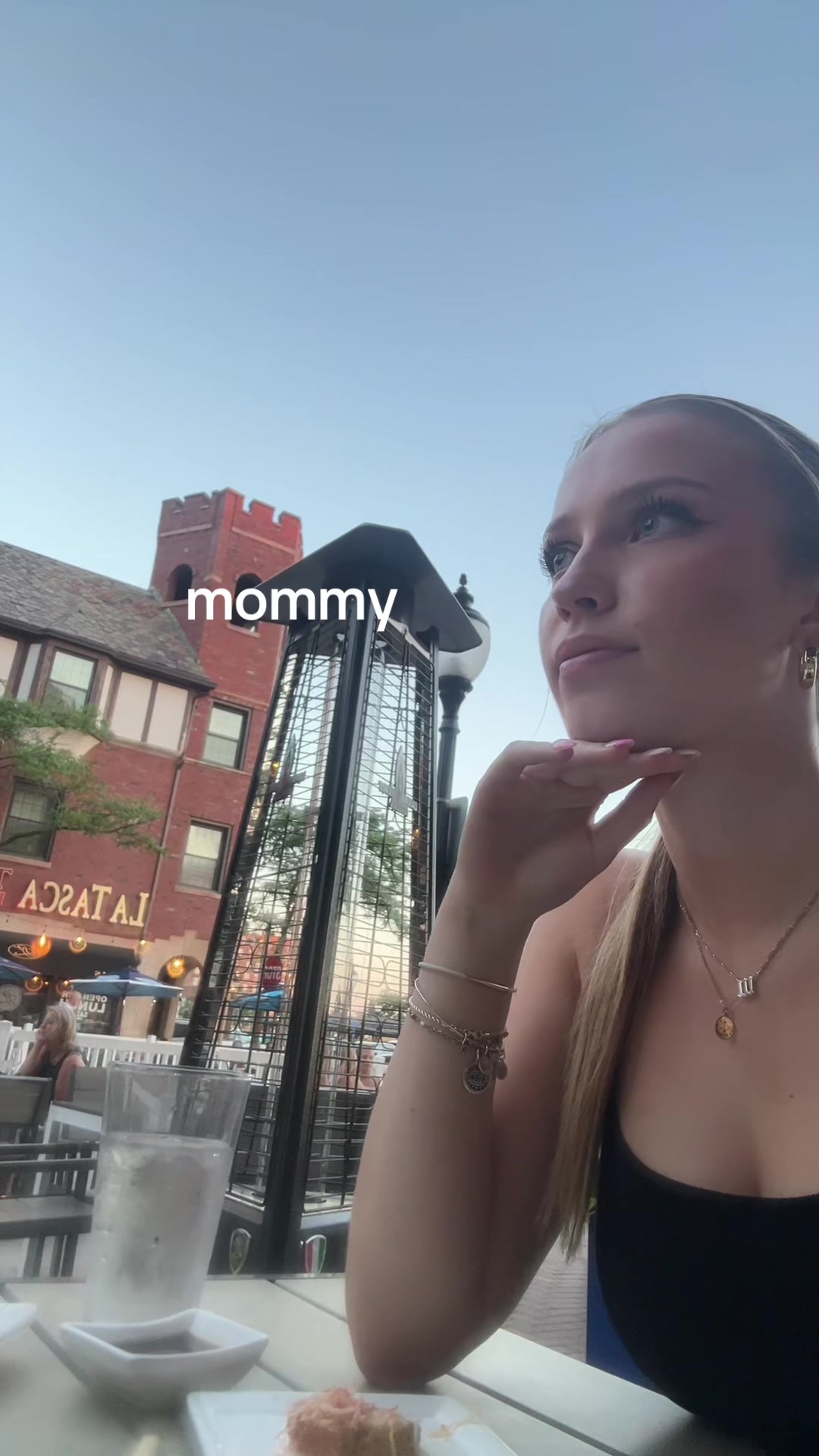 @bella