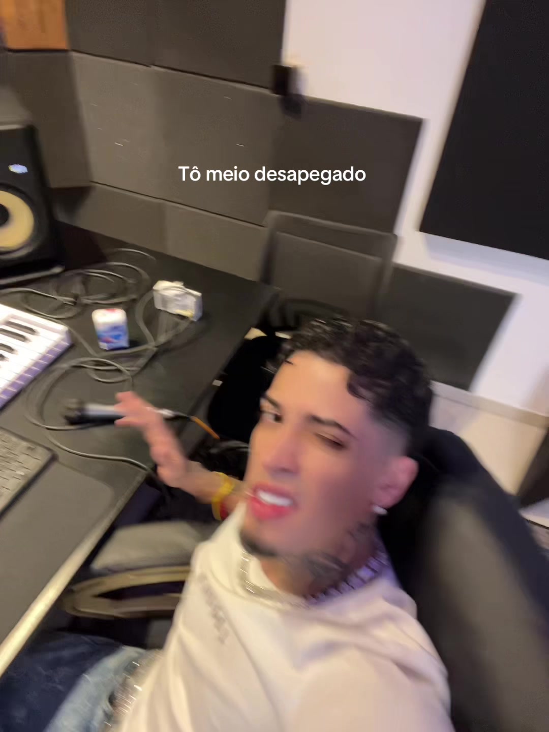 @jhowmc_
