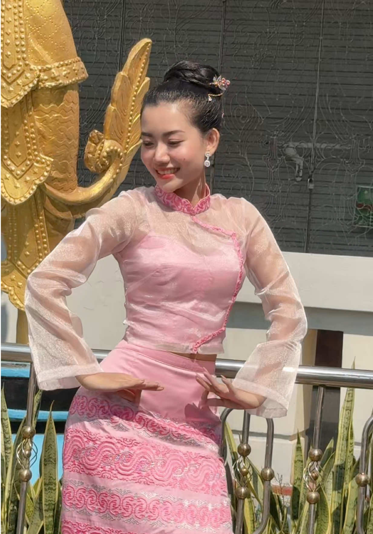 @Myat Noe San