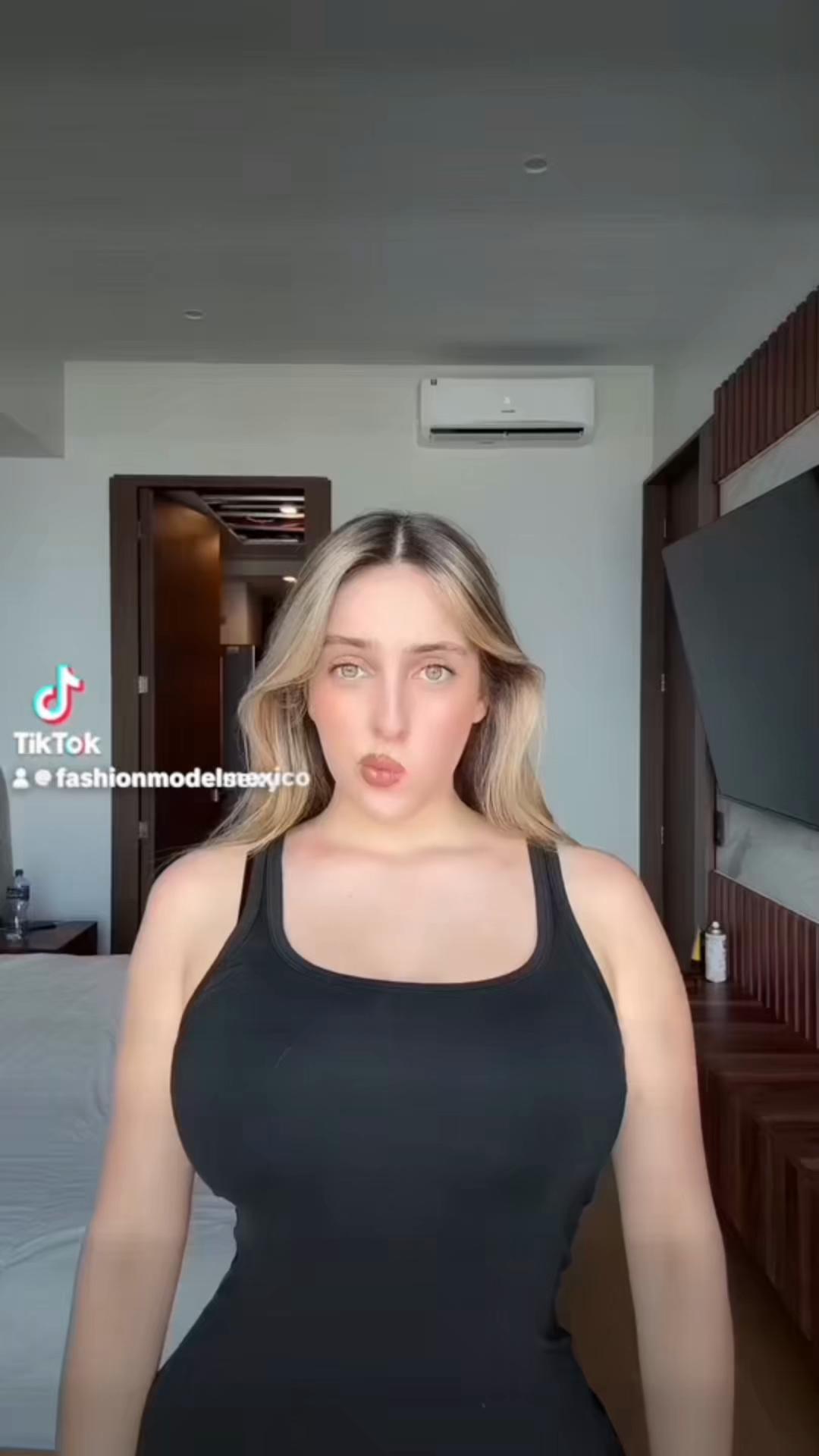 @FashionModel🦋