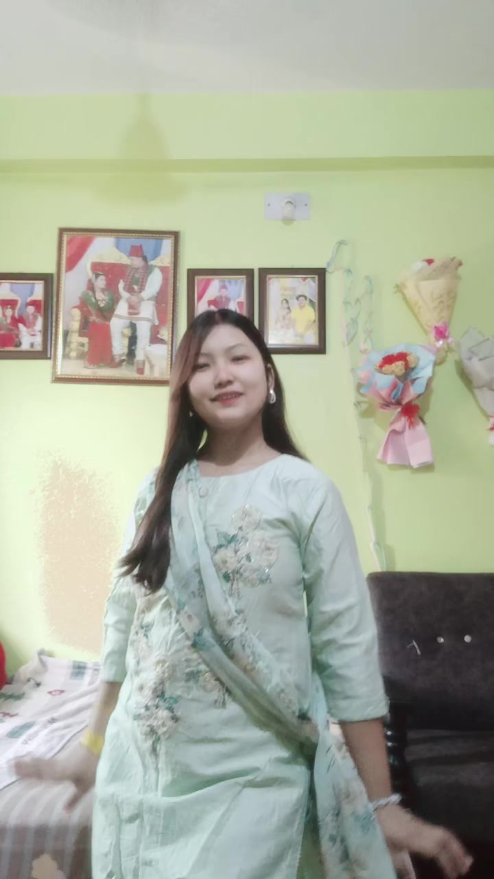 @लेआ गुरुङ