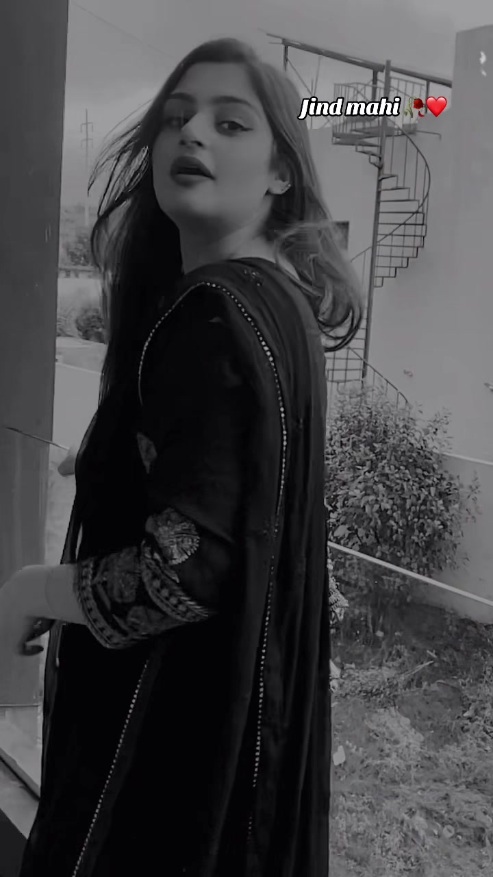 @naina_raza