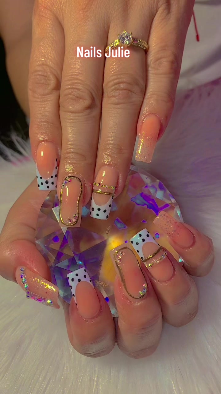 @NAILS JULIE