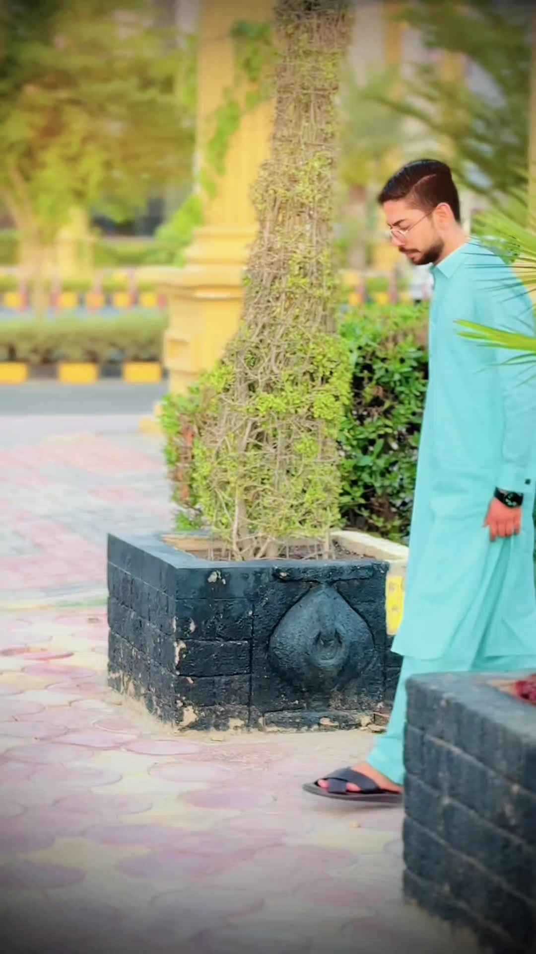 @👑ZeEsHaN-KiNg👑