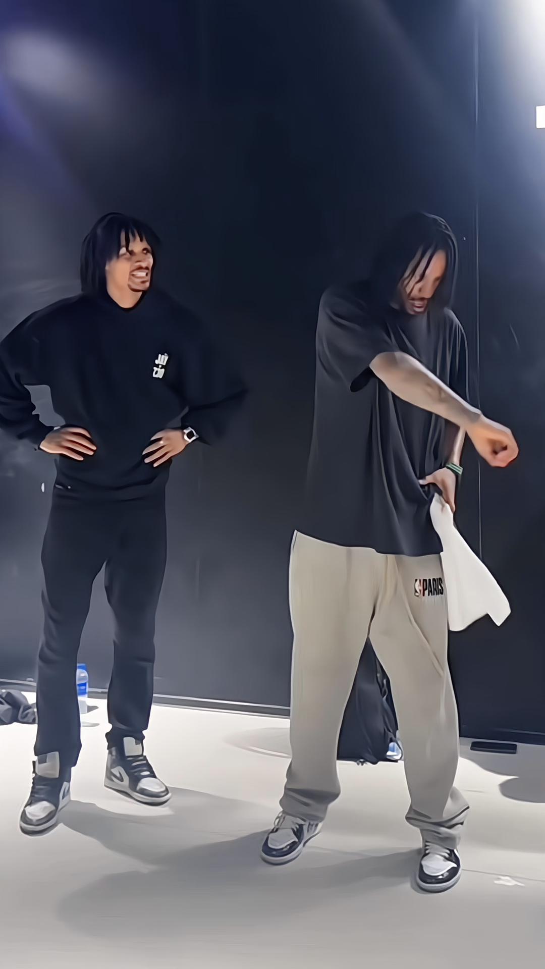 @Les Twins STAN