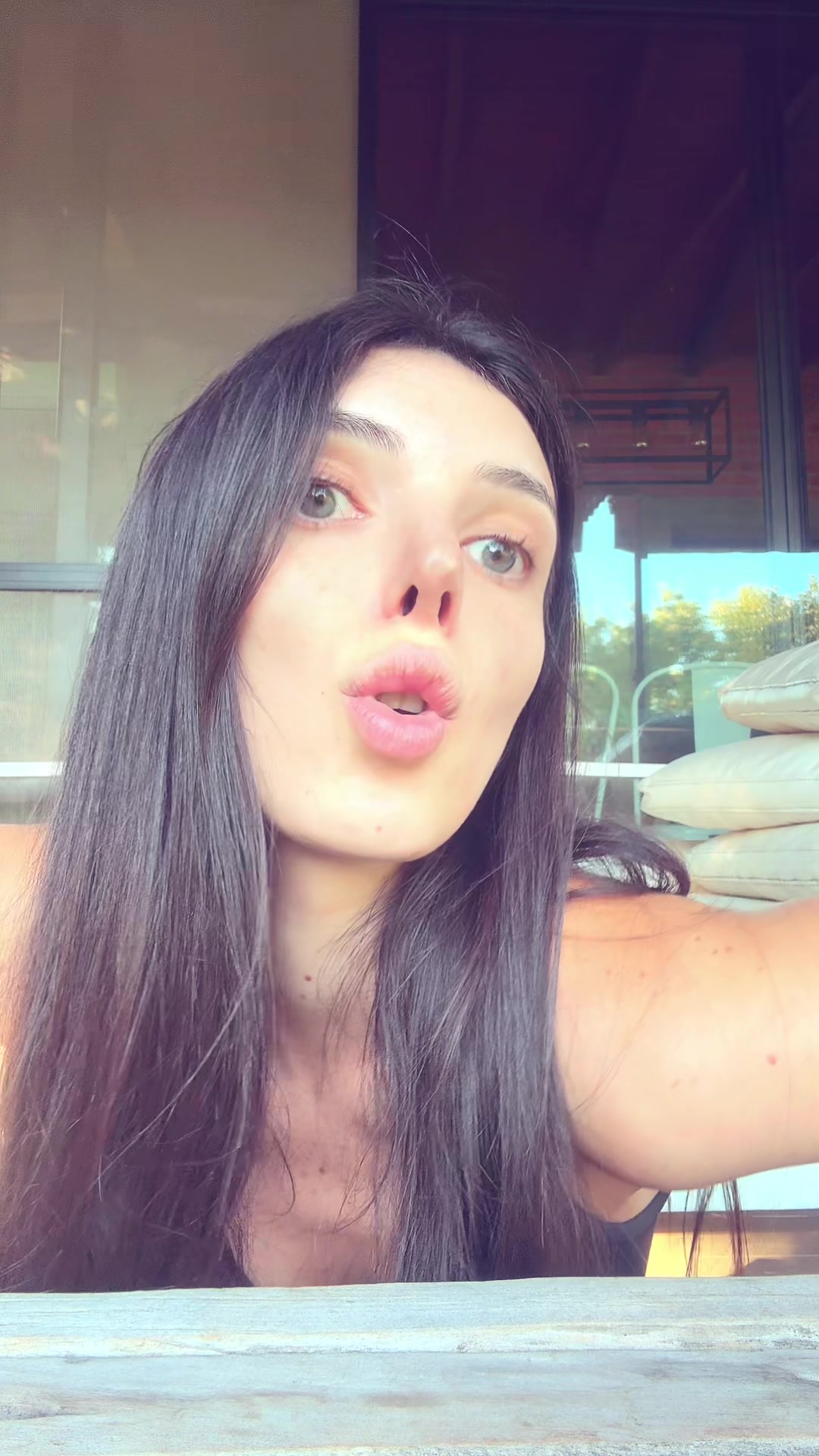 @vickyllana_