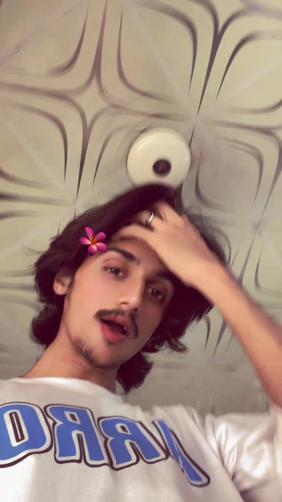 @MOoN🕶️🤏