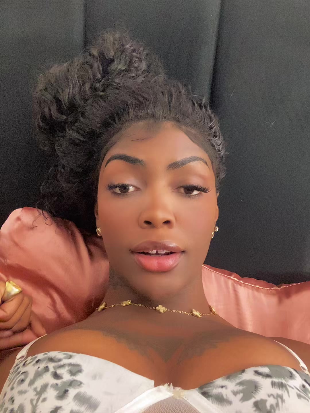 @Helloá Iasmin