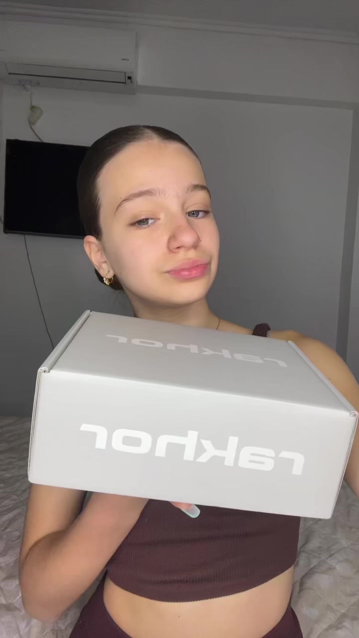 @Bella