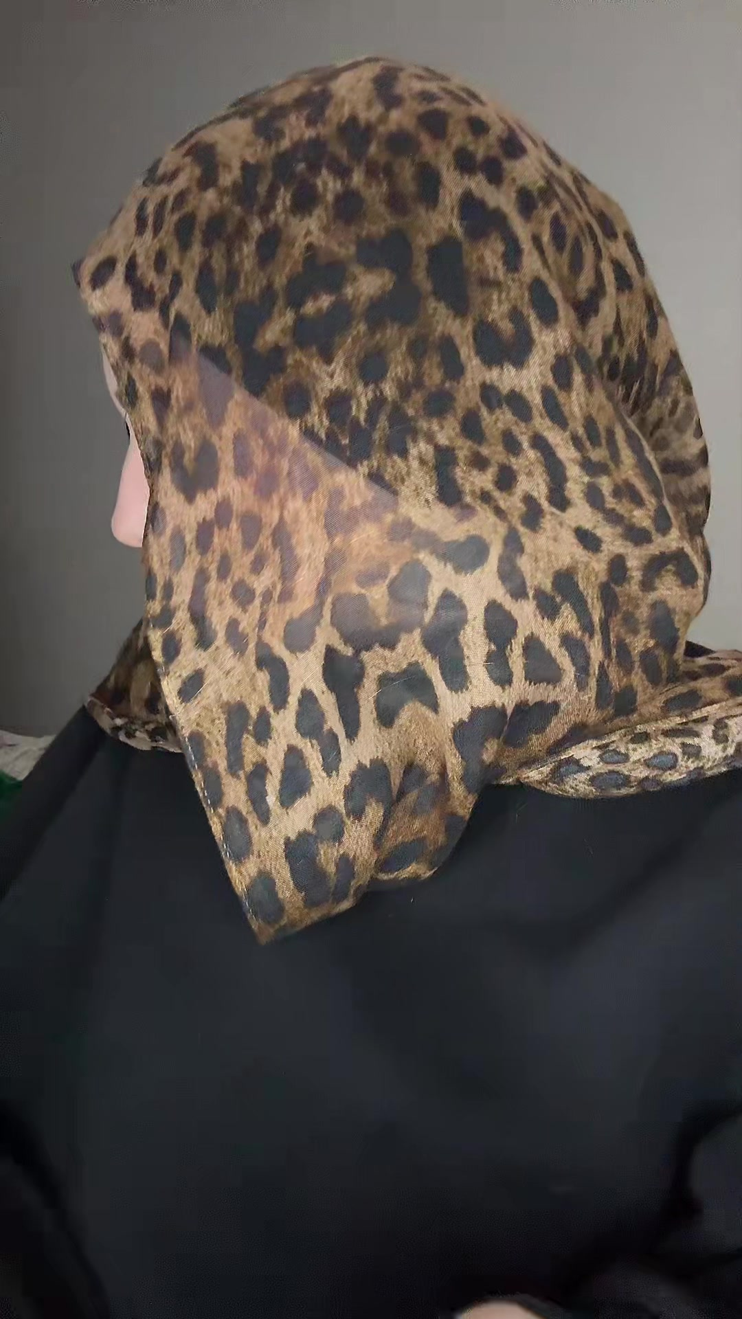 @mynameeisella