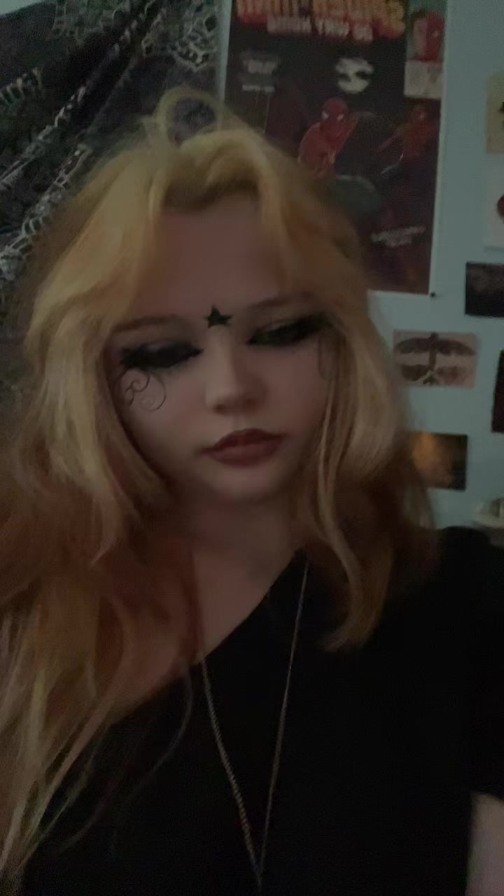 @ELL!!👽🦇