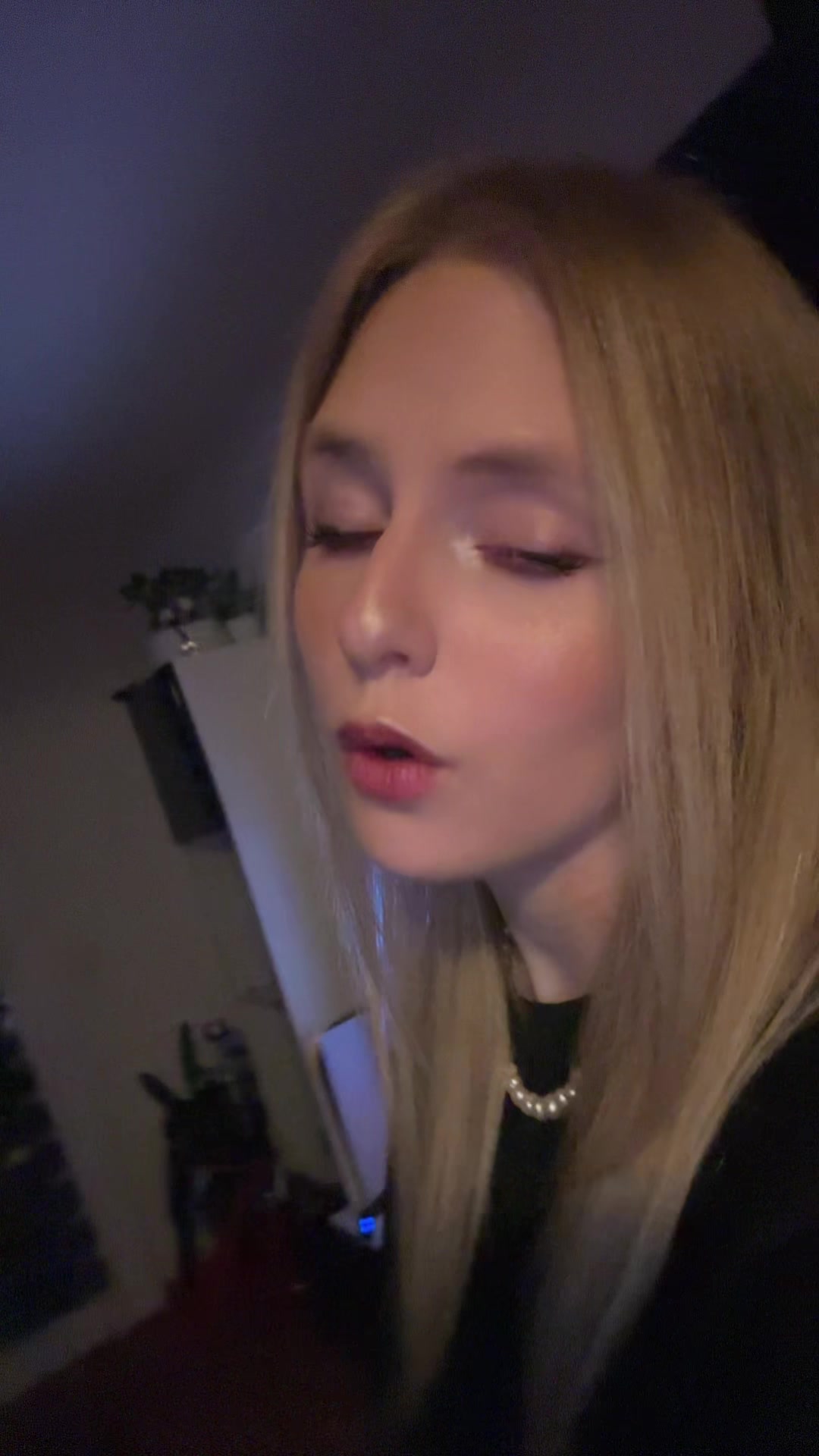 @Bella
