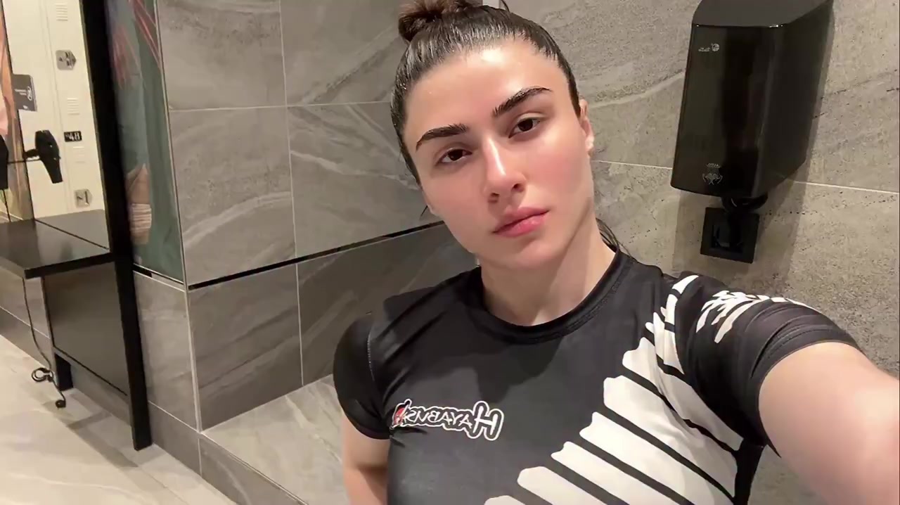 @STRONGWOMAN
