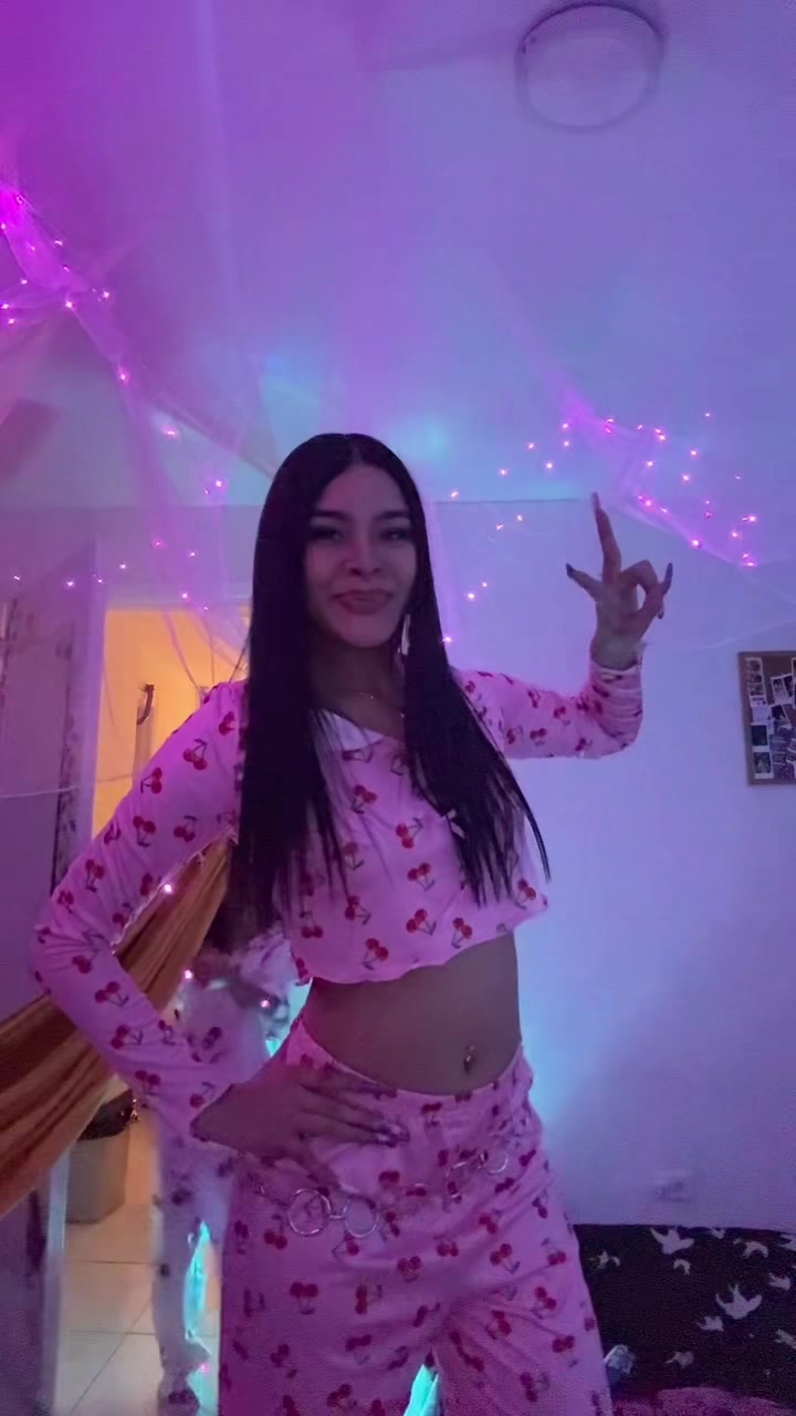 @Miss_valen