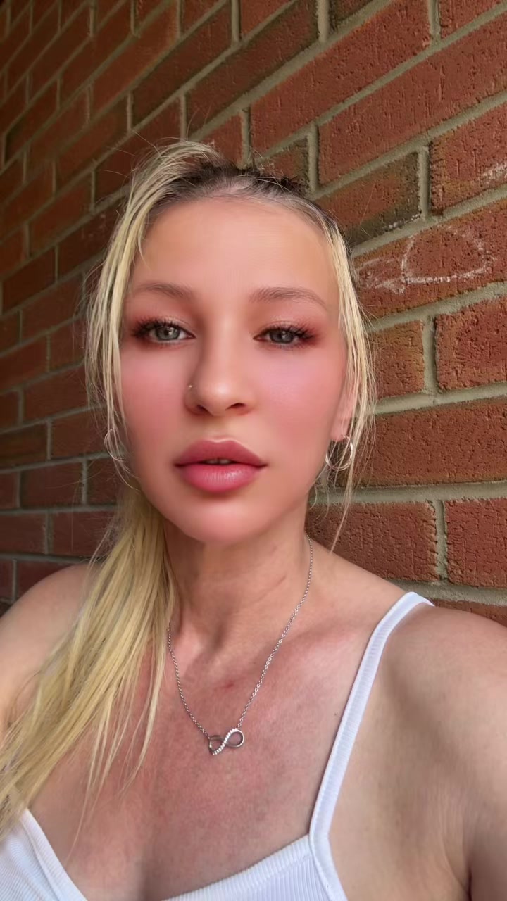 @Blonde goddess🇨🇦🇨🇦