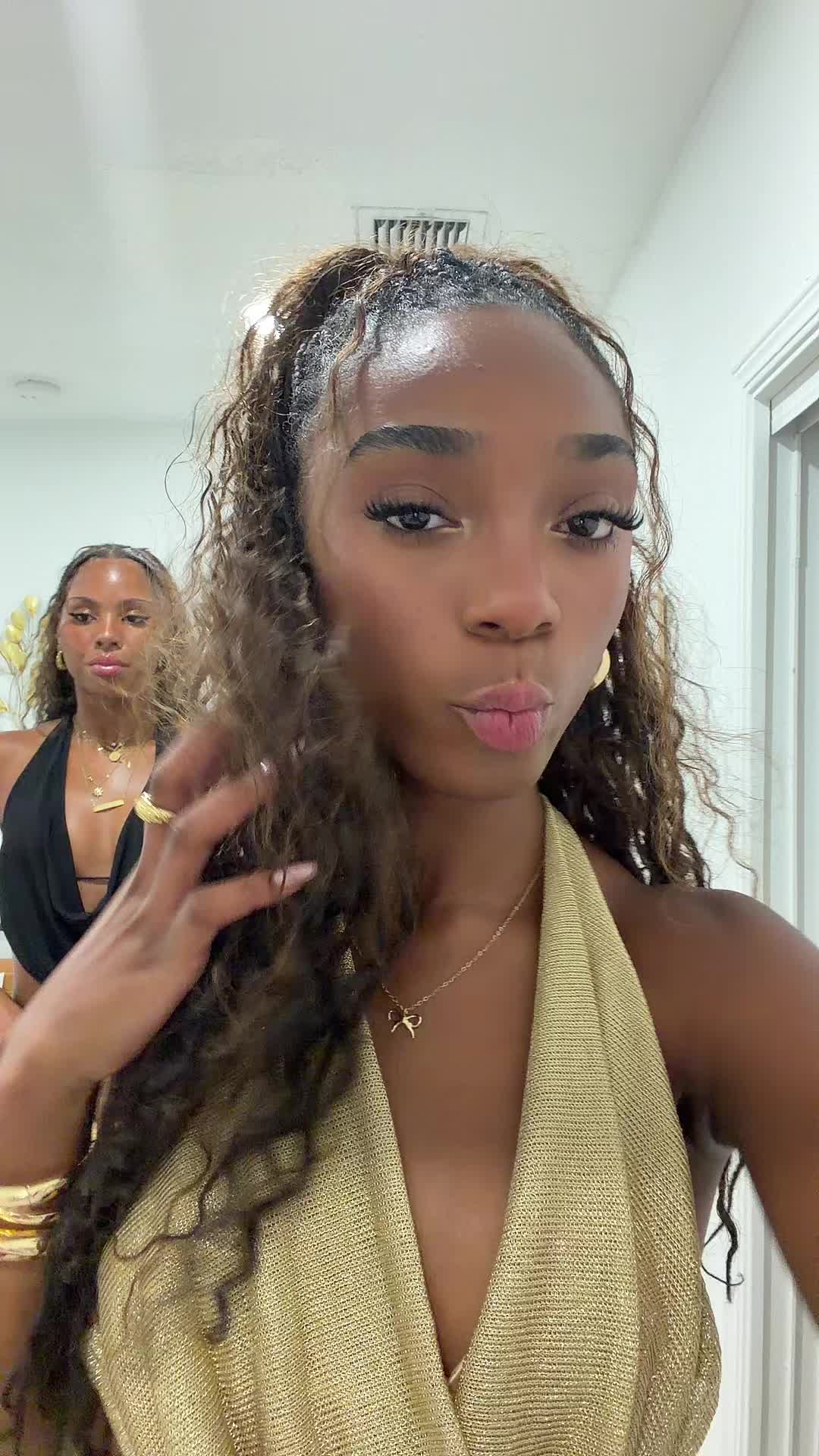 @gabby ᥫ᭡.