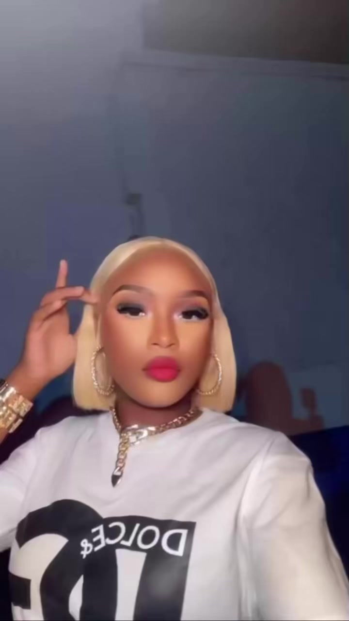 @niaabaee__