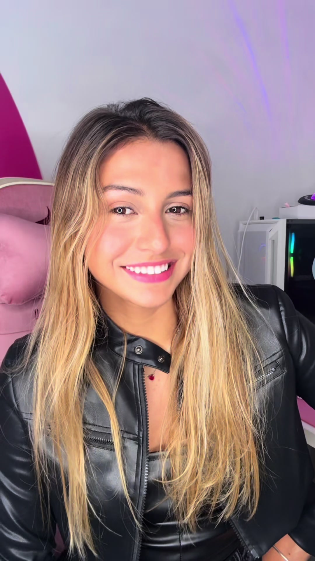 @mirellaezz