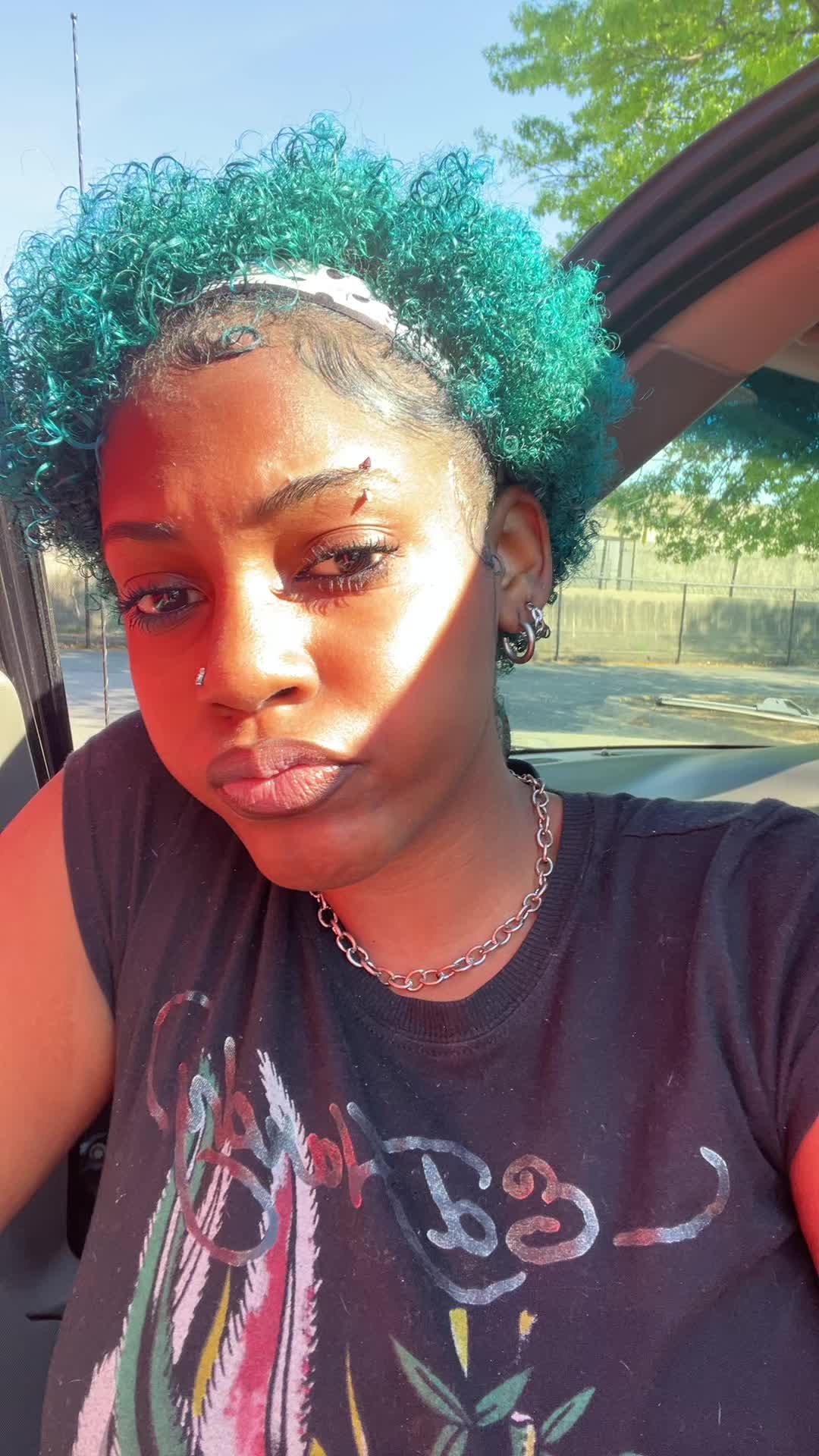 @bluehairedgirl