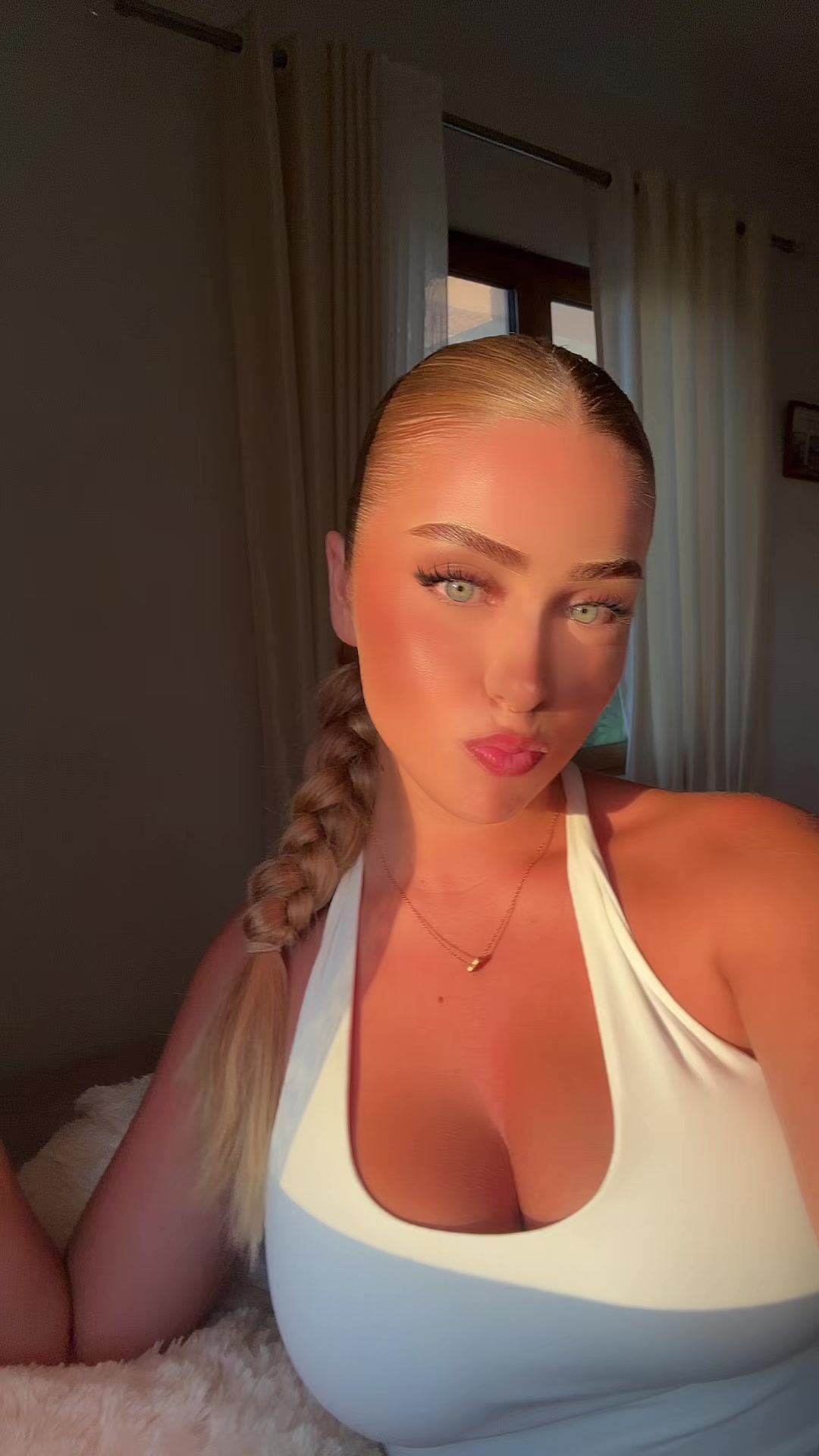 @👩🏼