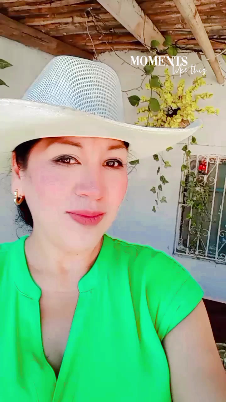 @Adela Esquivel