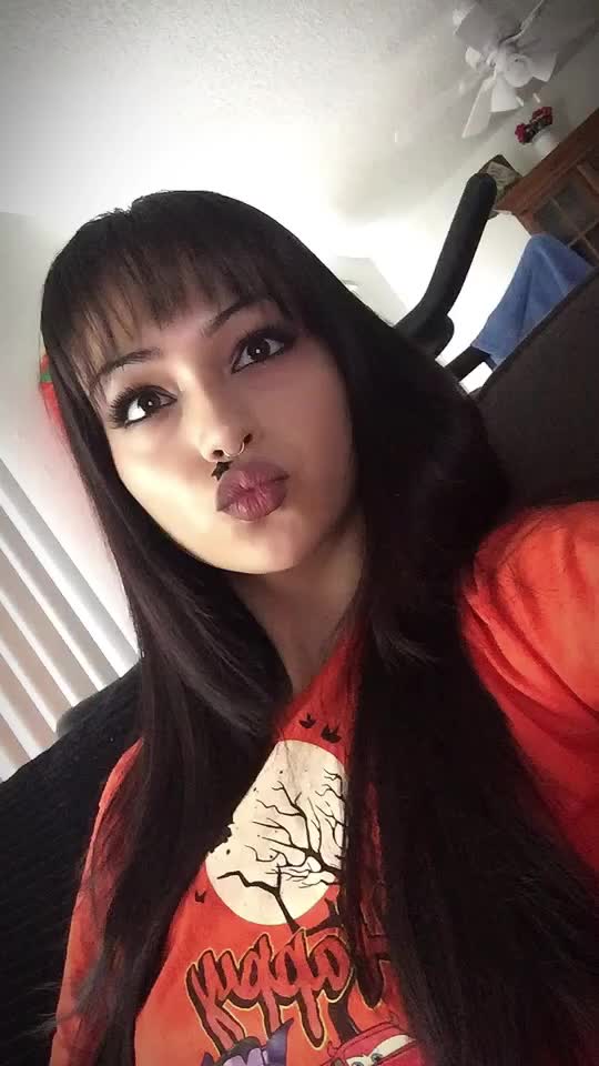 @𝑀𝒾𝒶𝓁𝒶𝓃𝒾 𝐿𝓊𝒸𝒾𝒶𝓃𝒶