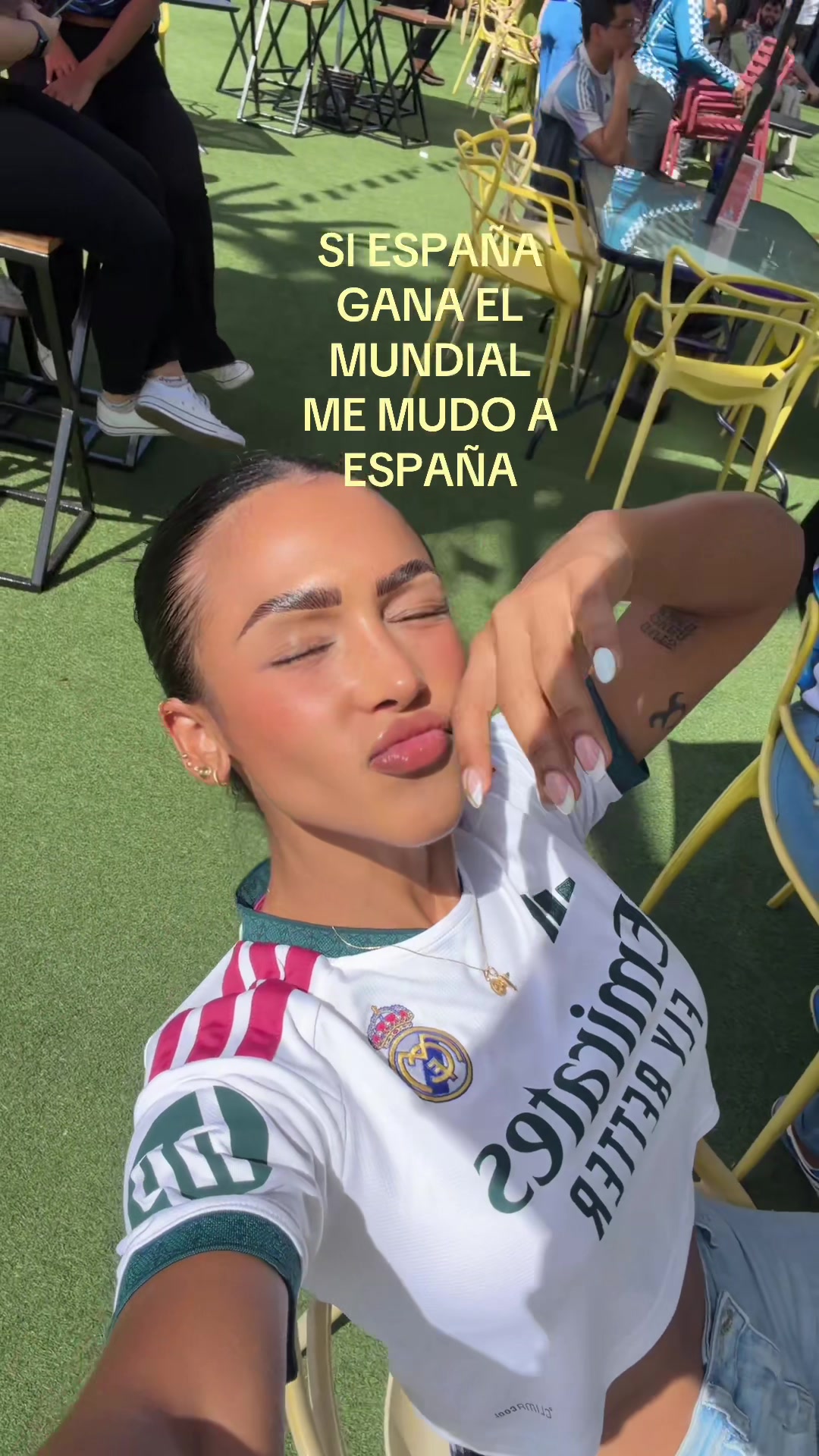 @𝐒𝐨𝐲 𝐄𝐦𝐞𝐥𝐲(𝐜𝐨𝐧 𝐞!)✨