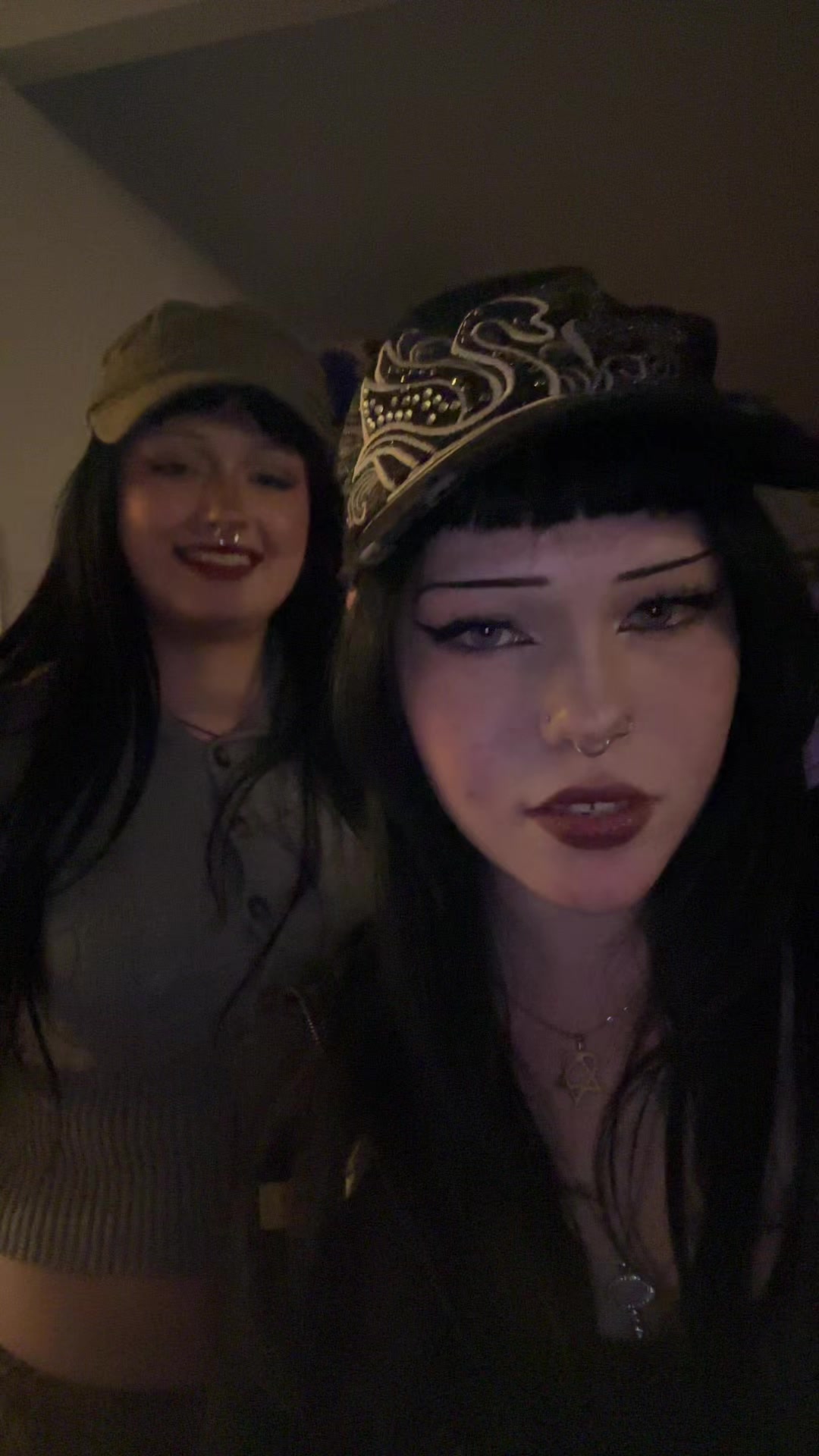 @Emily🦇🖤