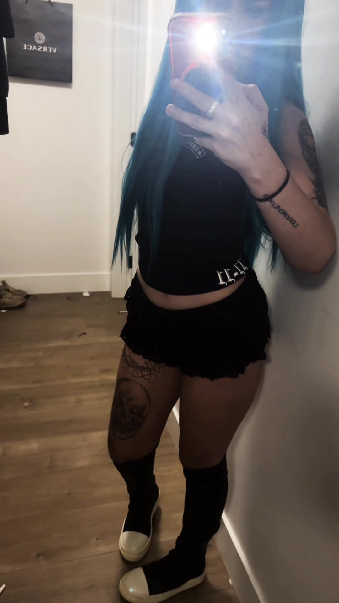 @🧟♀️🩶