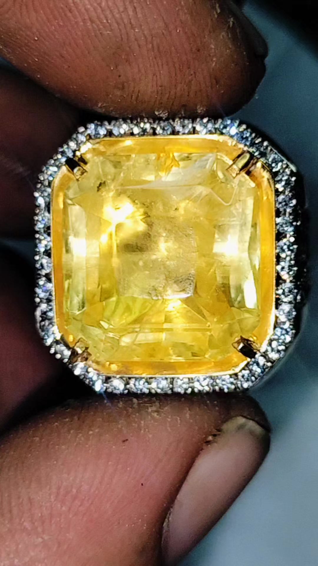 @uzzy gemstone
