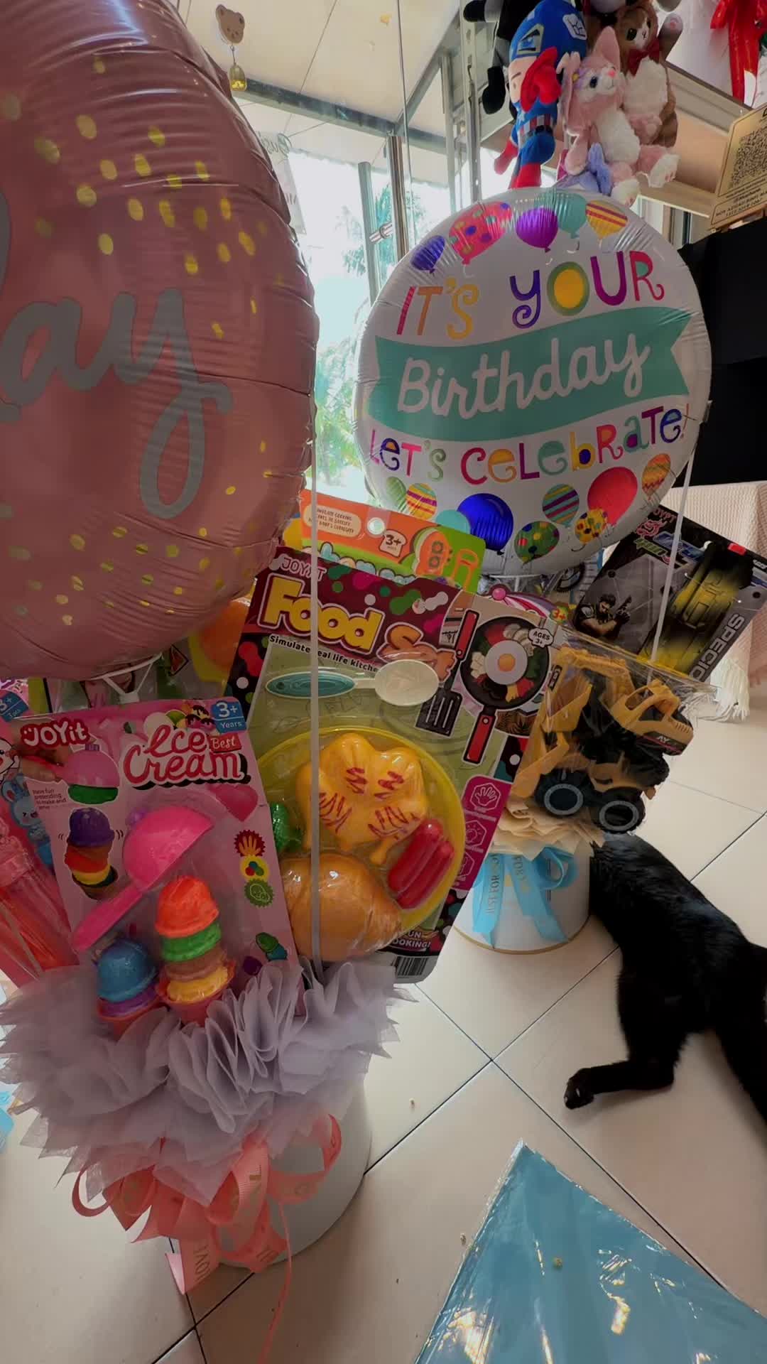 @Azie Mascot & Bouquet