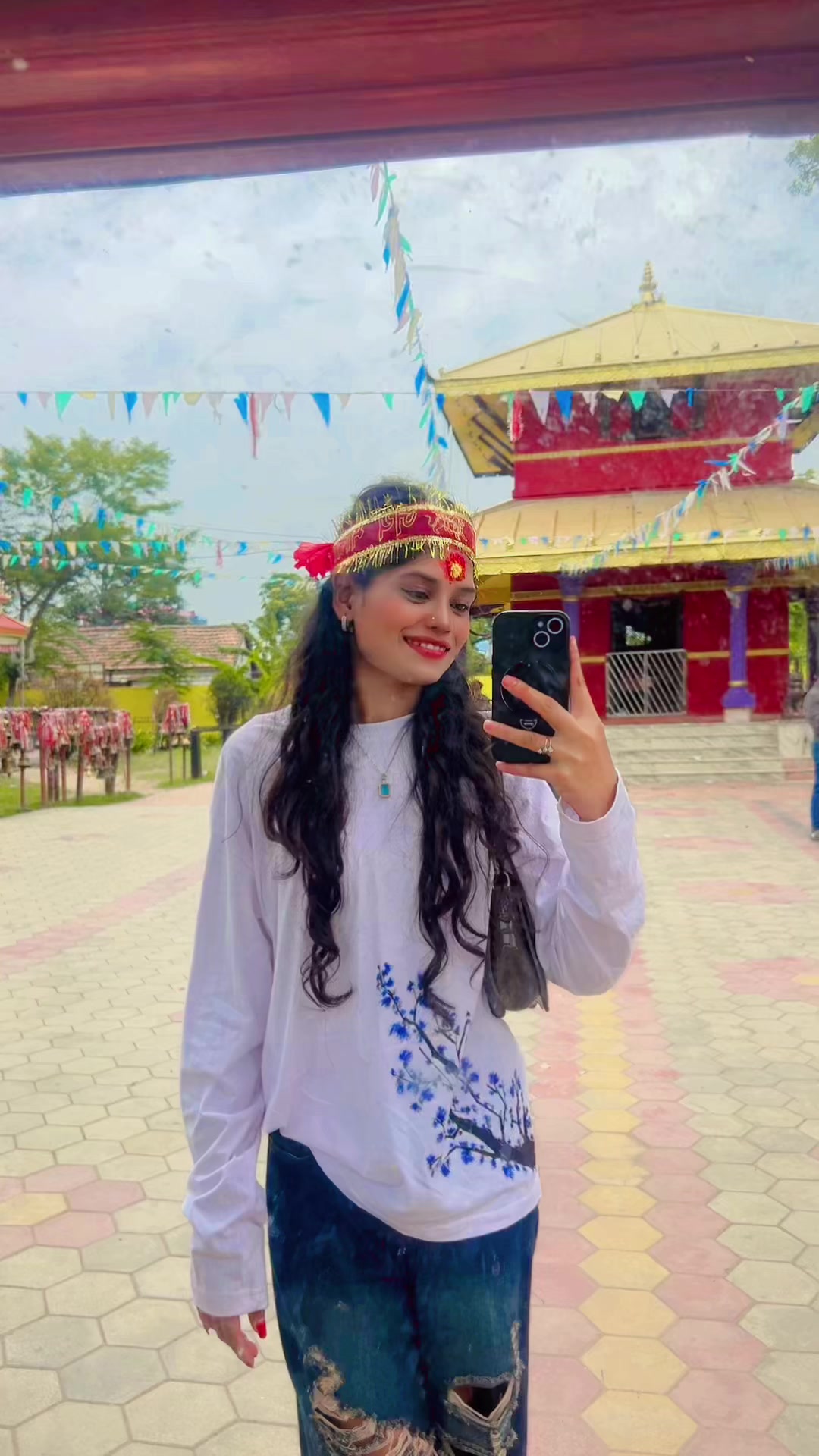 @ऋतु 🦋🖤