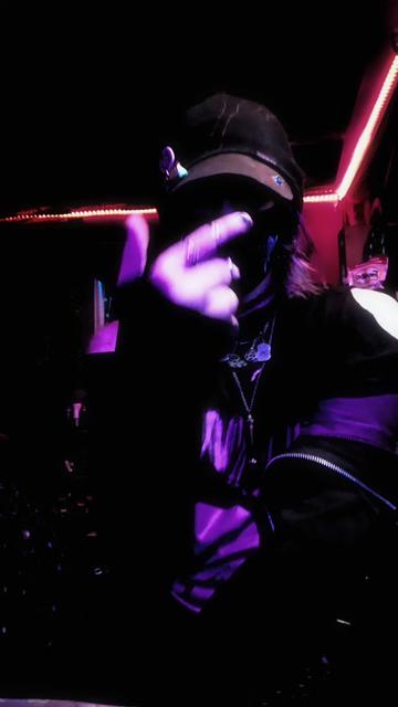 @☆ E҉C҉H҉O҉ ⛧ 🇨🇦